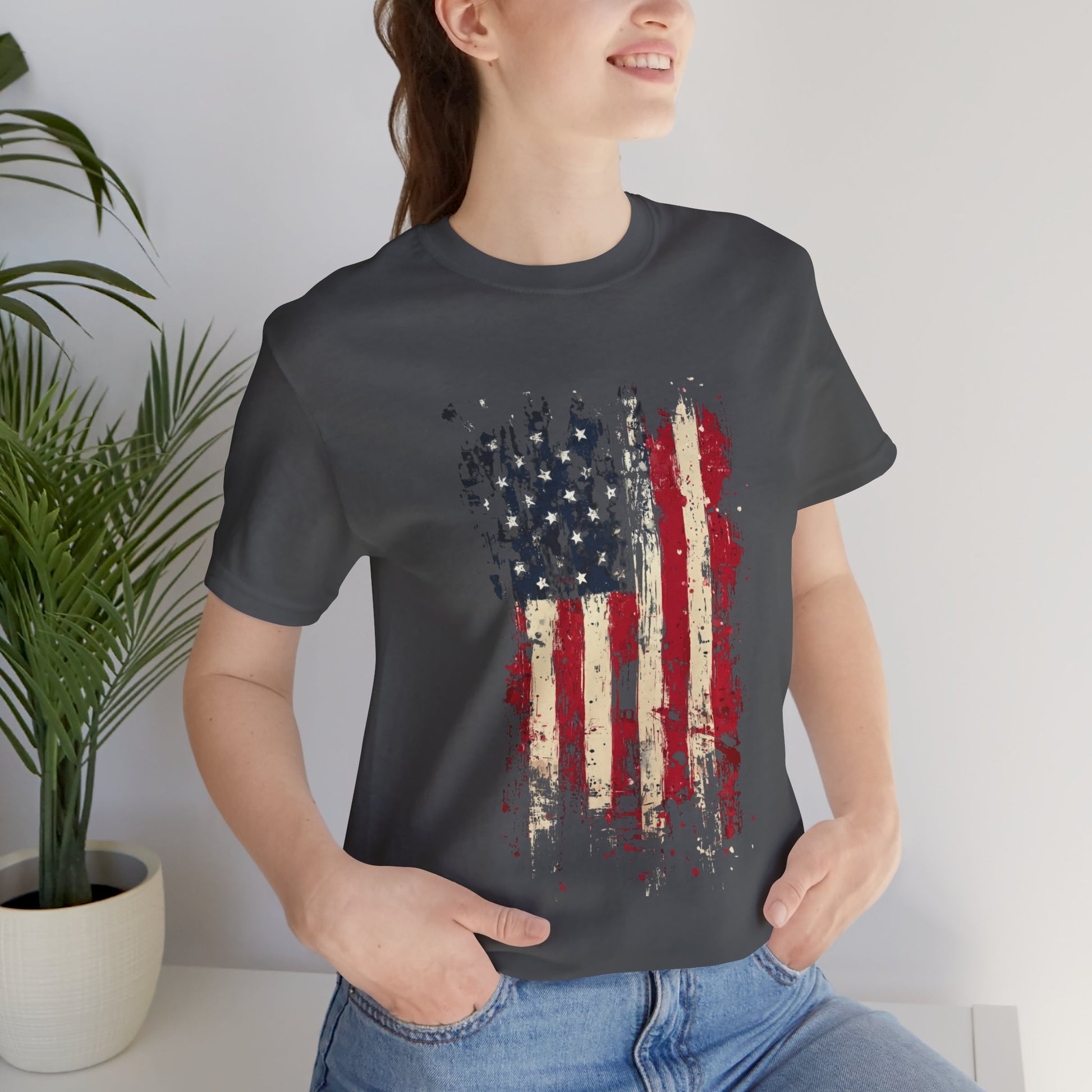USA Grunge Flag Asphalt T-Shirt – Lifestyle Model Front