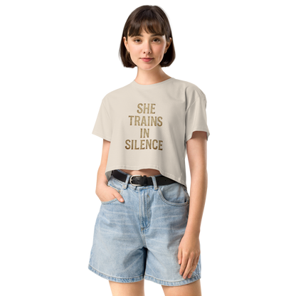 She Trains in Silence – Women’s Crop Top | LS-GCT02